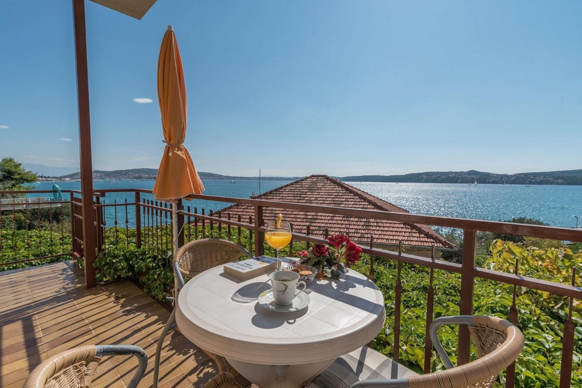 Apartments Vin Trogir Bagian luar foto